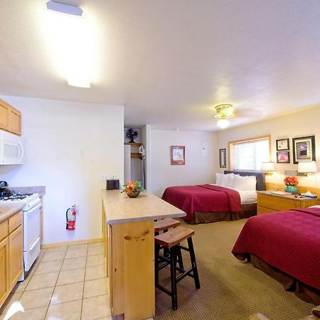 Sitzmark Sports Lodge Red River Bagian luar foto