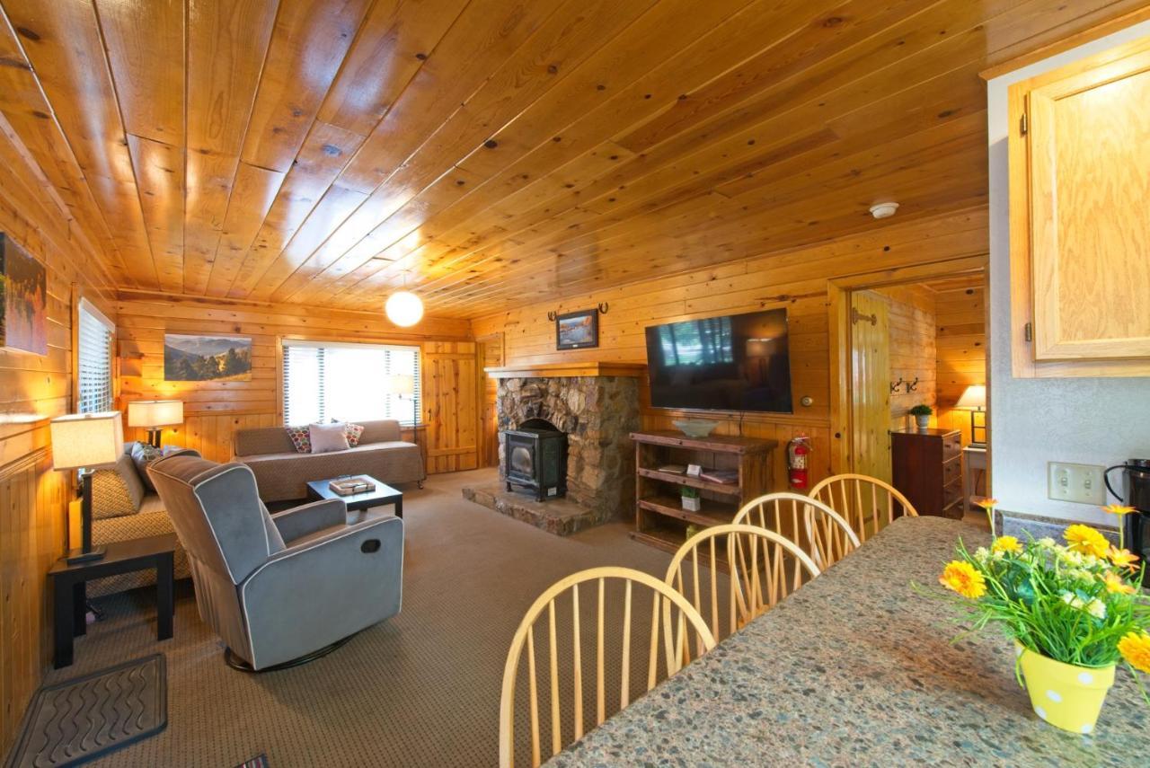 Sitzmark Sports Lodge Red River Bagian luar foto