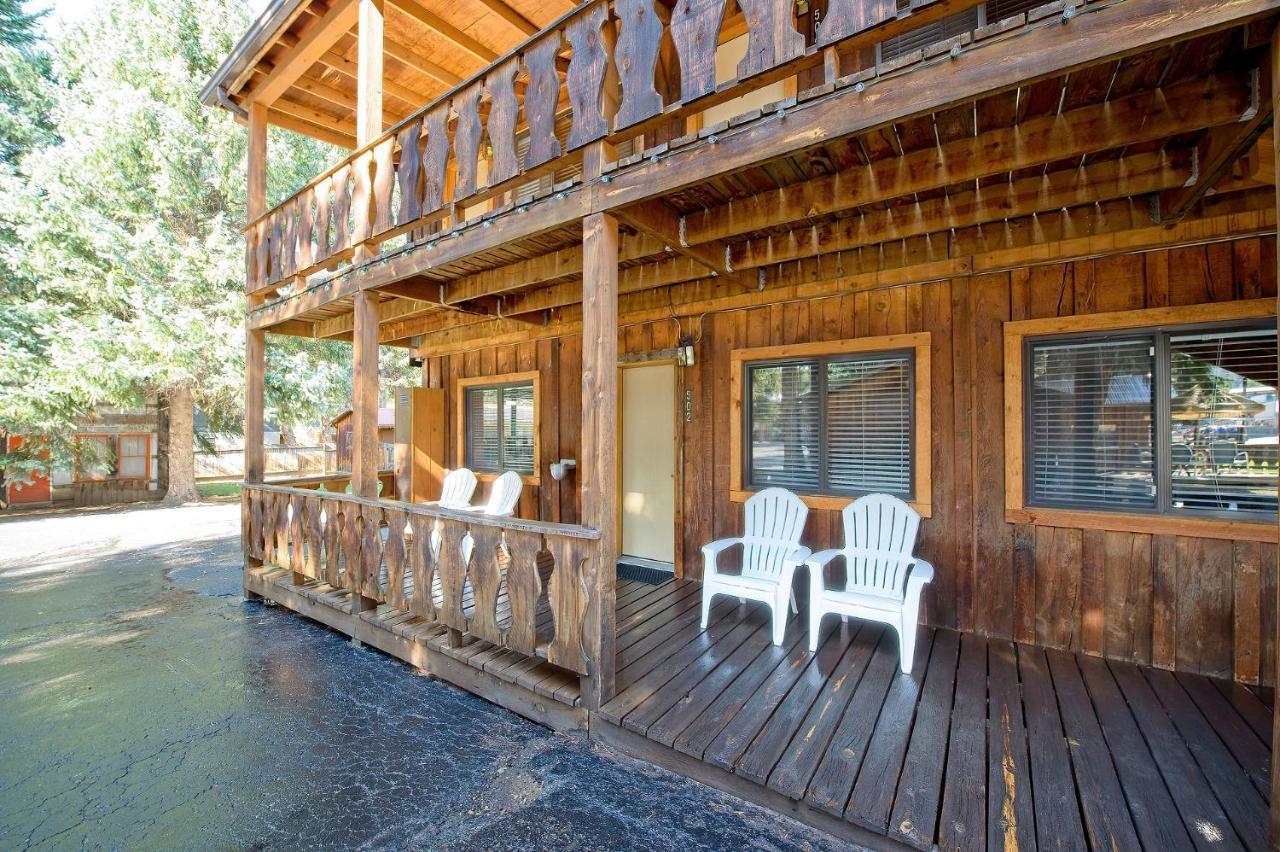 Sitzmark Sports Lodge Red River Bagian luar foto