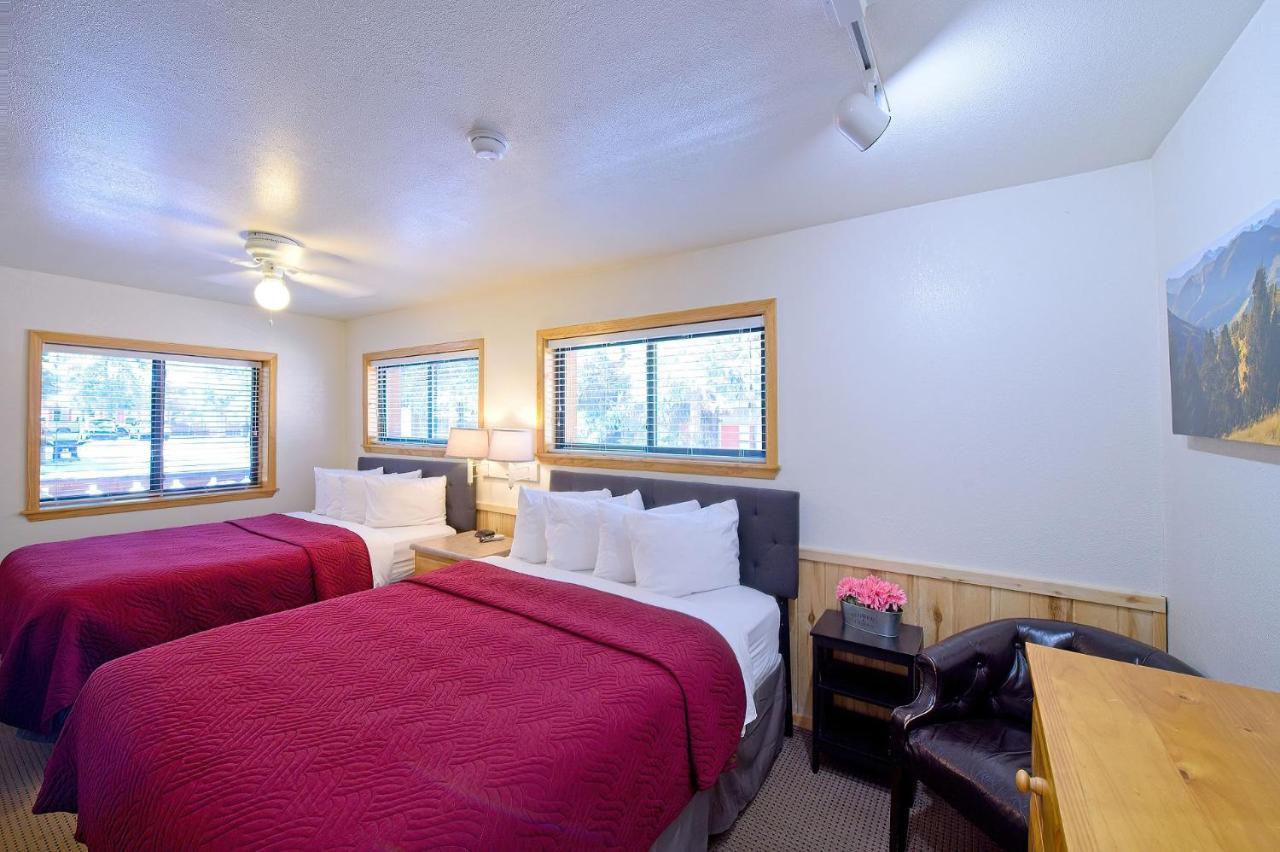 Sitzmark Sports Lodge Red River Bagian luar foto