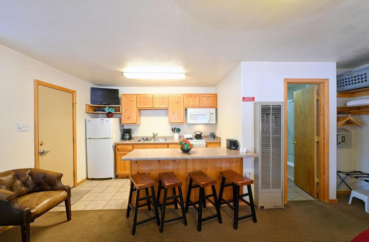 Sitzmark Sports Lodge Red River Bagian luar foto