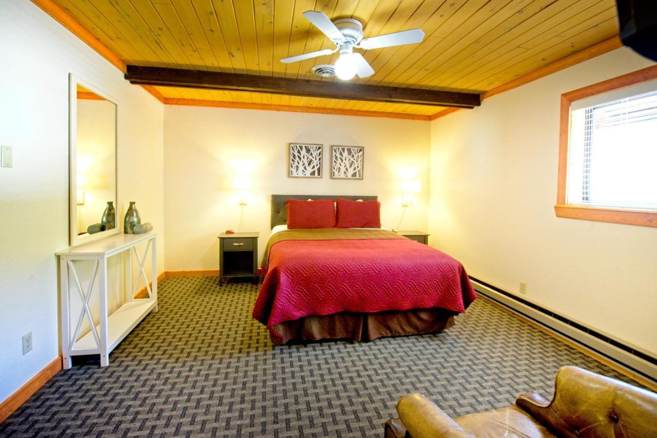 Sitzmark Sports Lodge Red River Bagian luar foto