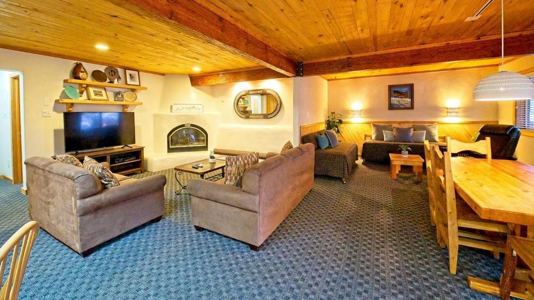 Sitzmark Sports Lodge Red River Bagian luar foto