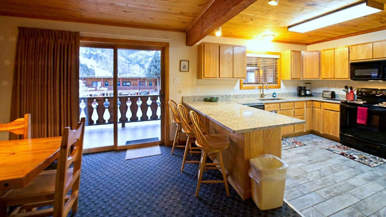 Sitzmark Sports Lodge Red River Bagian luar foto