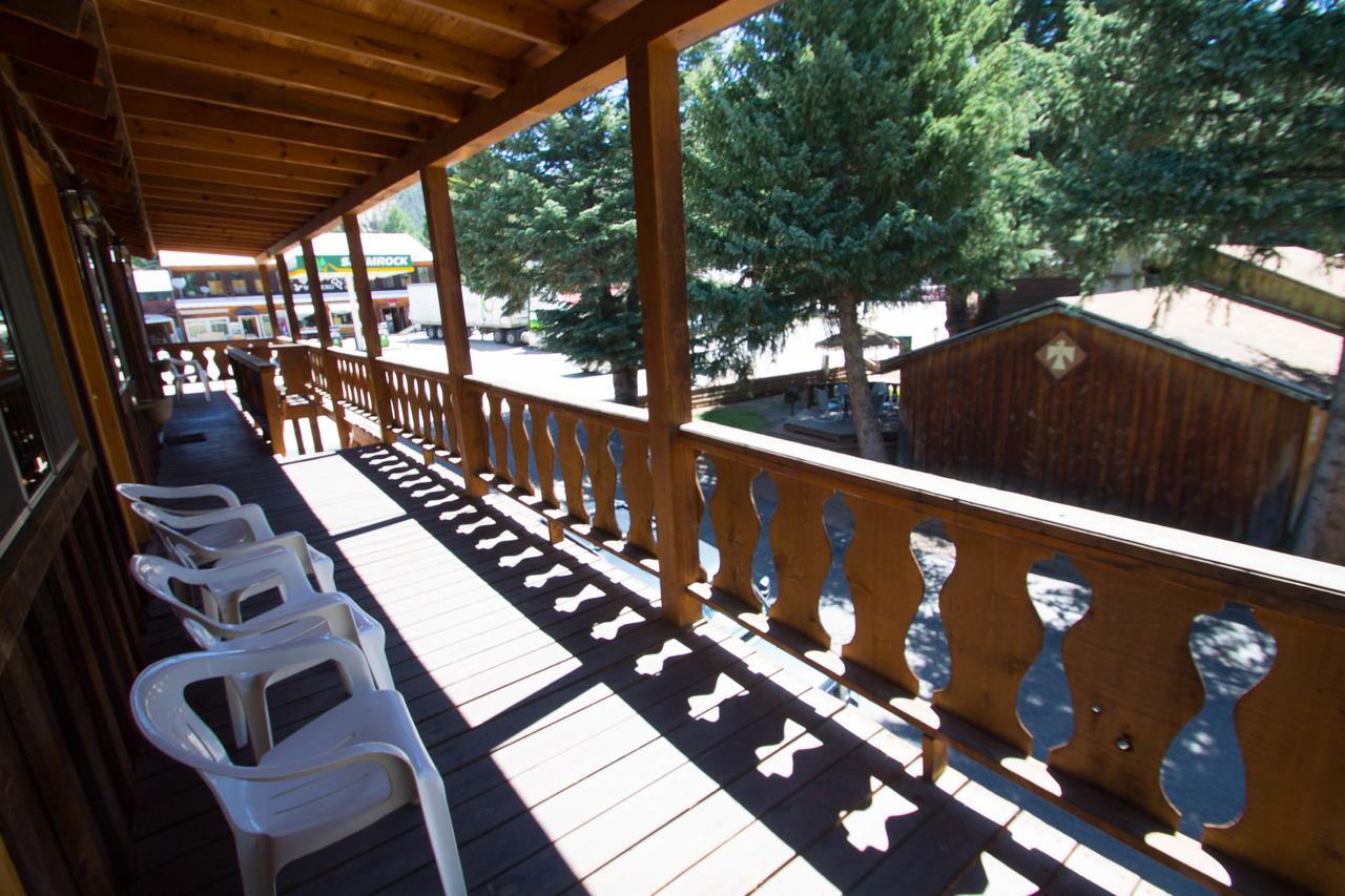 Sitzmark Sports Lodge Red River Bagian luar foto