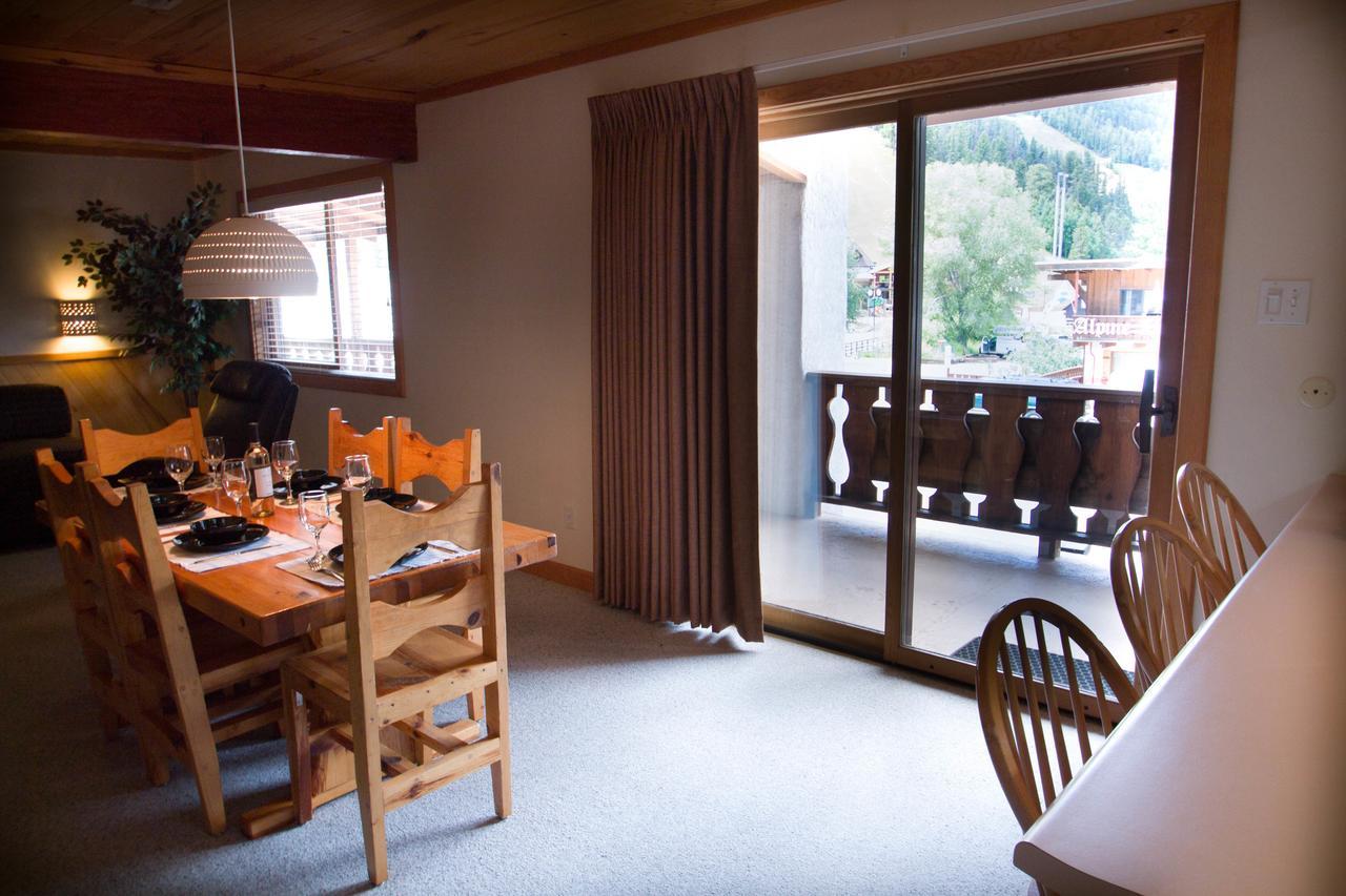 Sitzmark Sports Lodge Red River Bagian luar foto