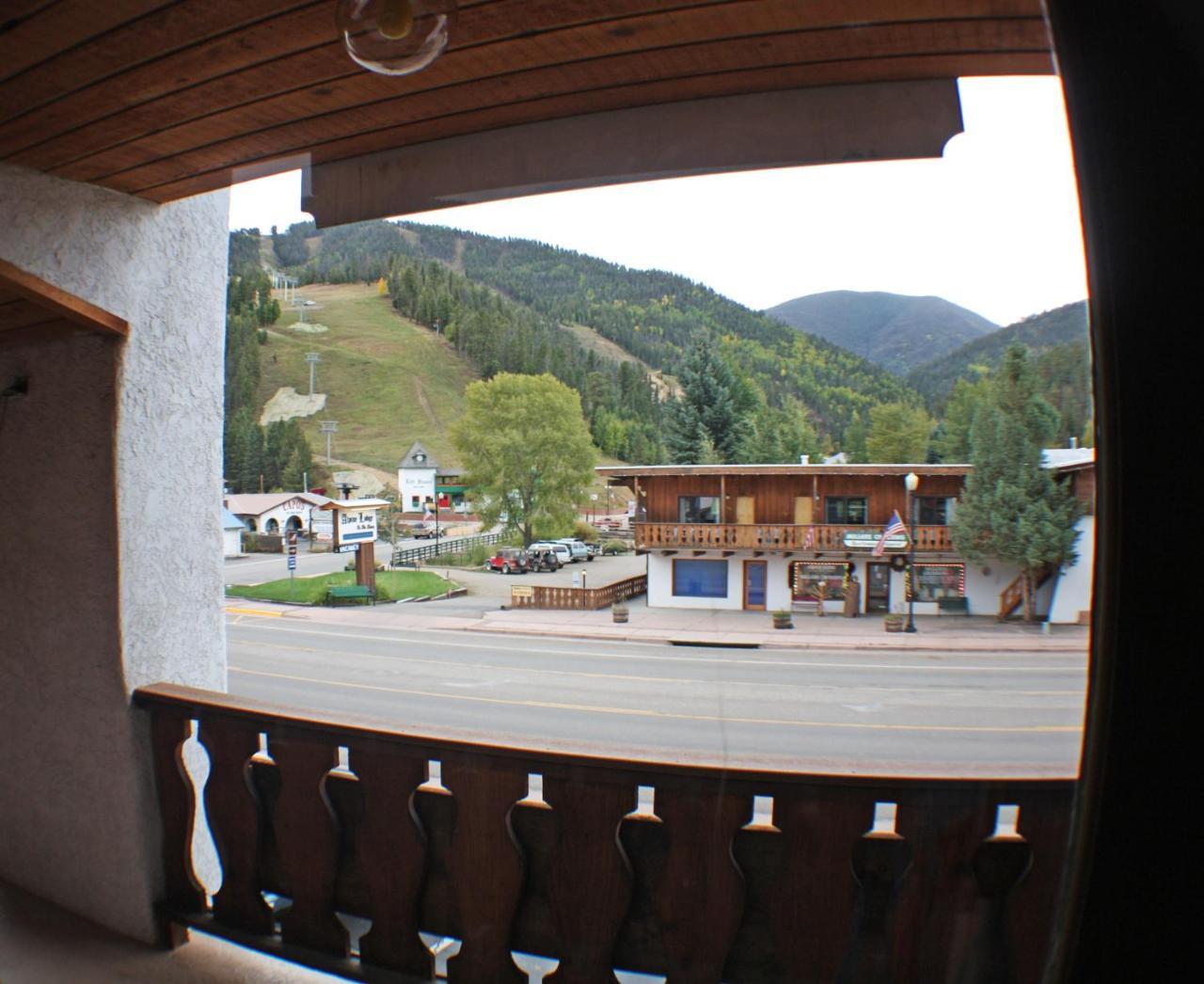 Sitzmark Sports Lodge Red River Bagian luar foto