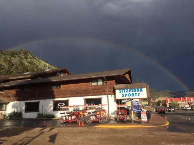 Sitzmark Sports Lodge Red River Bagian luar foto