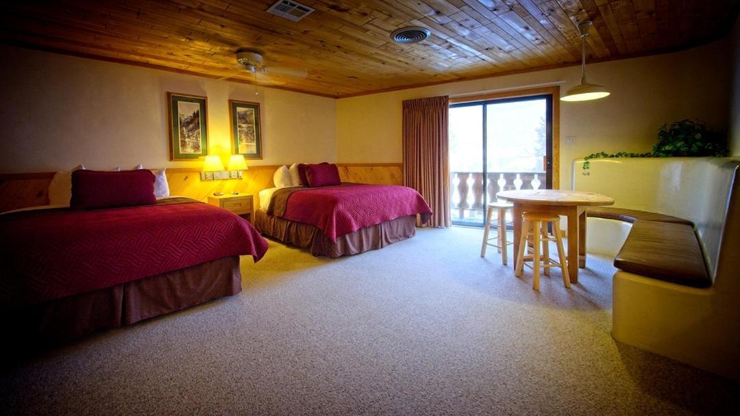 Sitzmark Sports Lodge Red River Bagian luar foto
