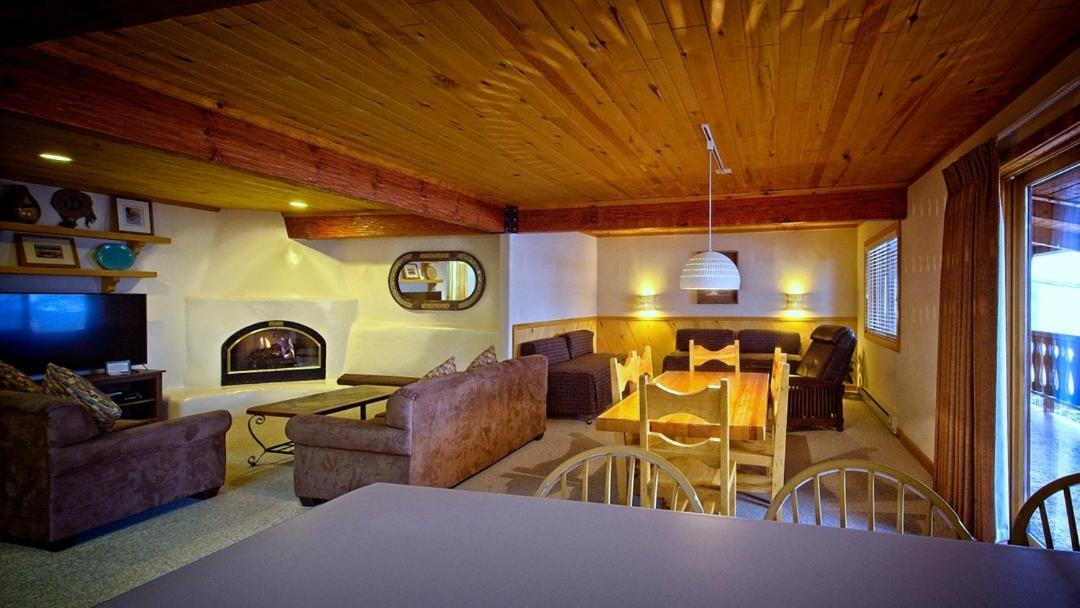 Sitzmark Sports Lodge Red River Bagian luar foto