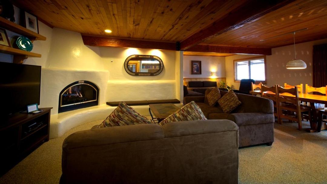 Sitzmark Sports Lodge Red River Bagian luar foto